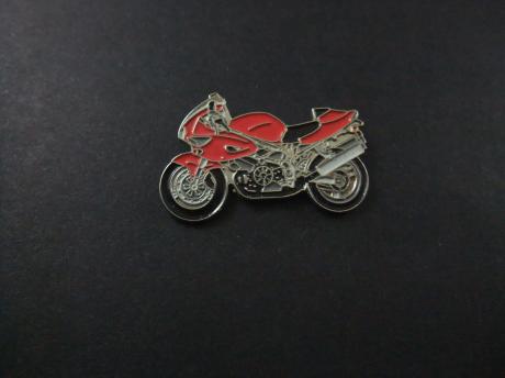 Suzuki TL1000S V-twin roadster motor, rood